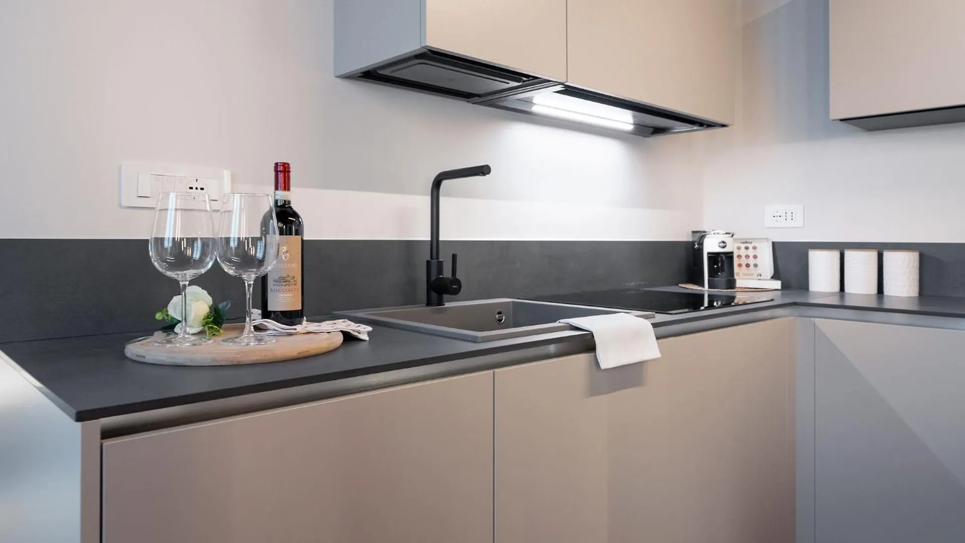 Keys Of Italy - Vigna 8 Blu- Newly Renovated Elegant 2 Bedr - Great Central Location In Florence Apartment