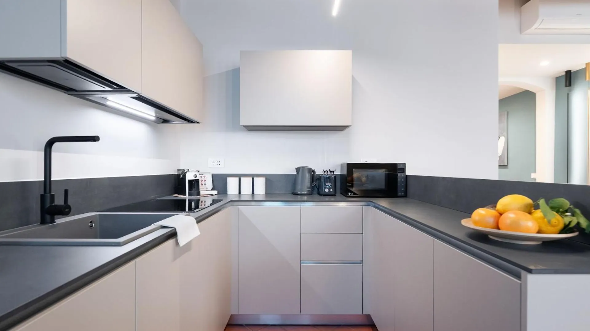 Keys Of Italy - Vigna 8 Blu- Newly Renovated Elegant 2 Bedr - Great Central Location In Florence Apartment